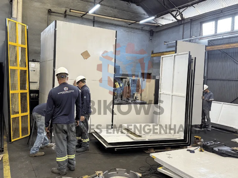 Fabricação de painéis de proteção em oficina própria da Bikows