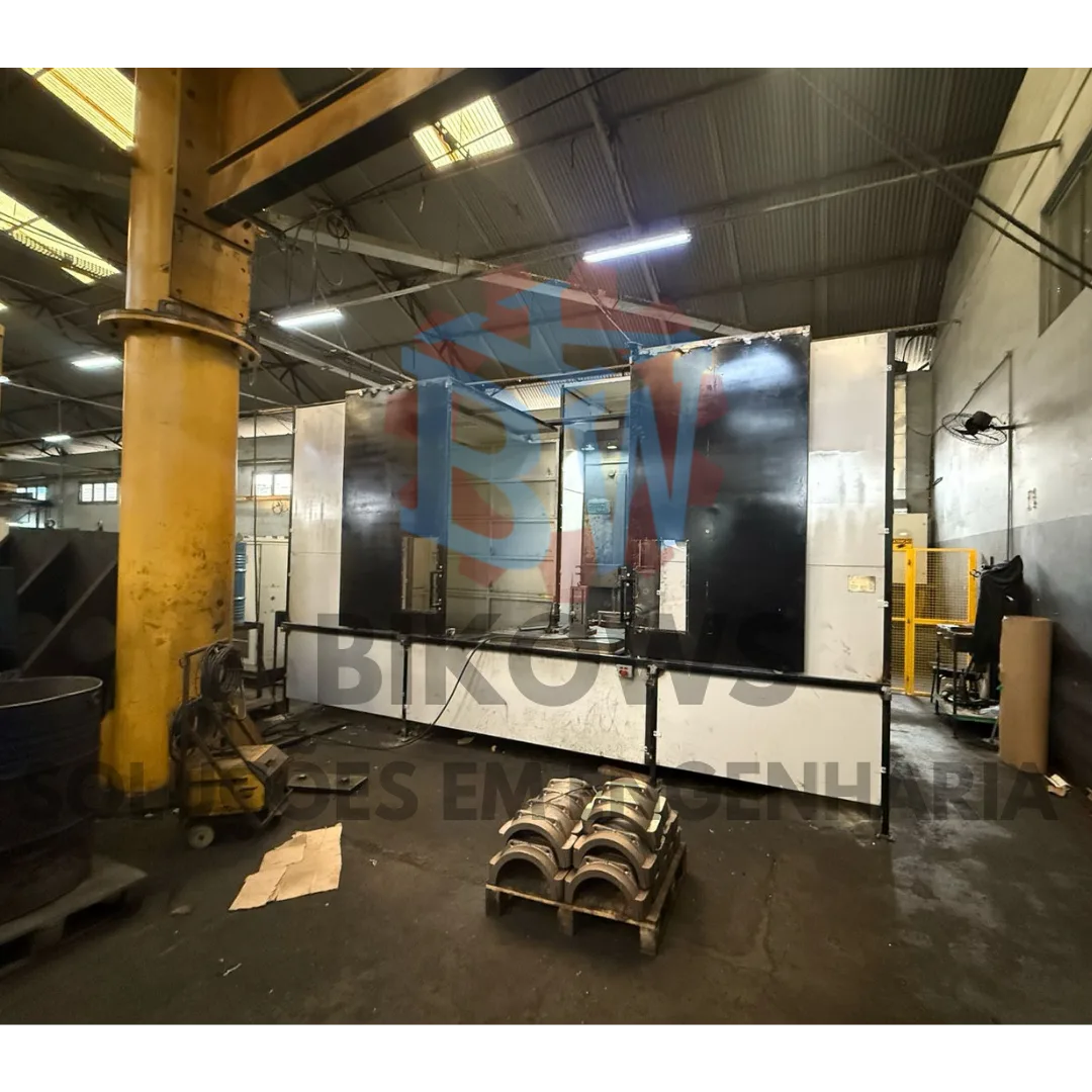 Cabine de pintura industrial com proteções e sinalização