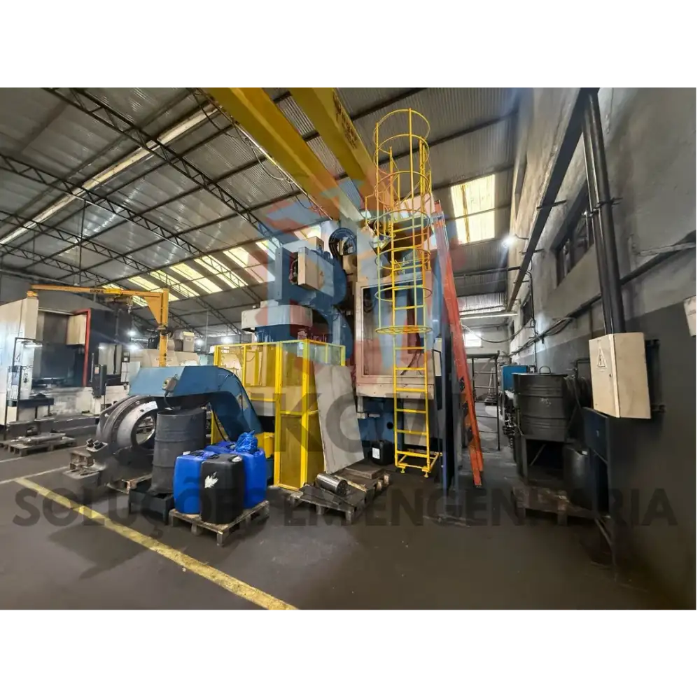 Painel elétrico industrial com disjuntores e inversores organizados pela Bikows