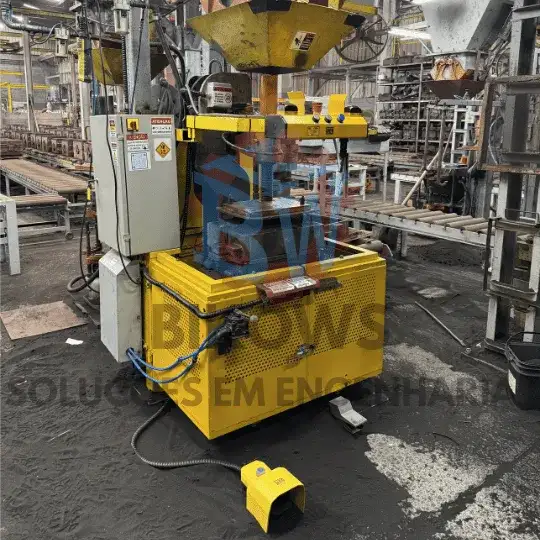 Linha de produção industrial robotizada com automação integrada